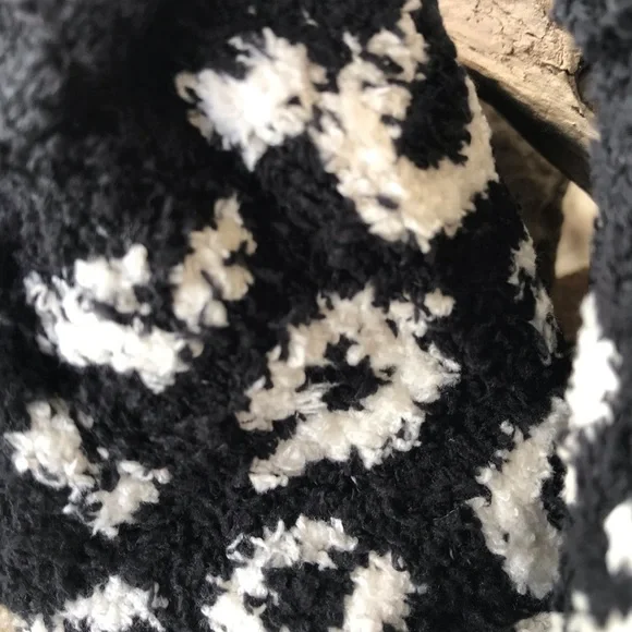 4/$20 Women’s Coral Velvet Black White Animal Print Socks - Picture 4 of 5